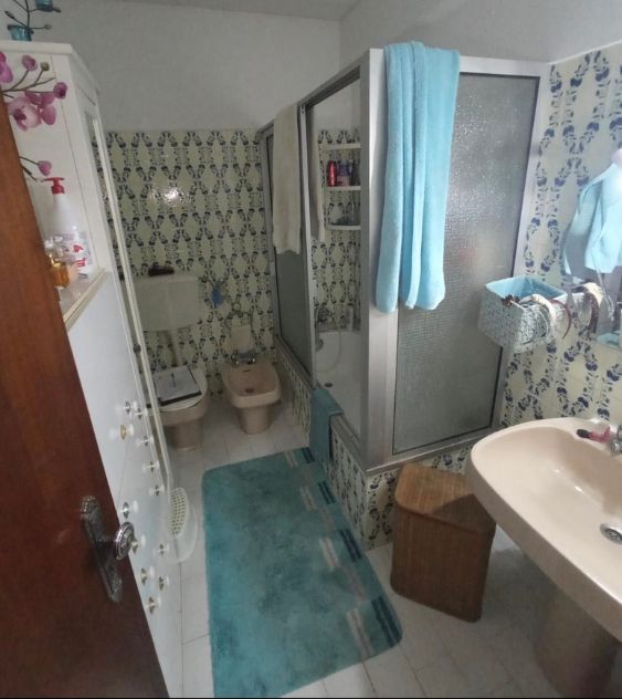 Remodelação de casa de banho em Cadafais, Lisboa. Renovação integral WC por JCC Design.