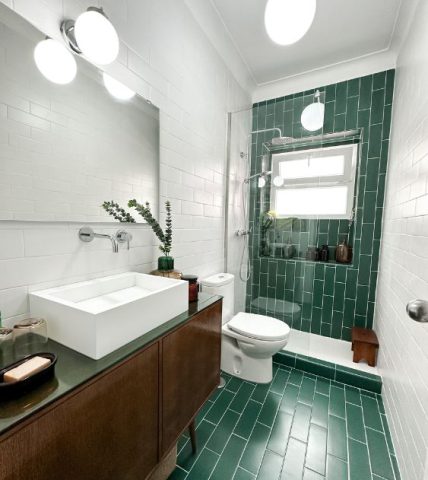 Remodelação de casa de banho em Benfica, Lisboa. Renovação integral WC por JCC Design.