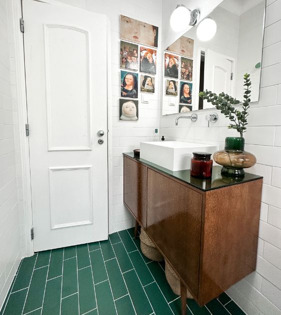 Remodelação de casa de banho em Benfica, Lisboa. Renovação integral WC por JCC Design.