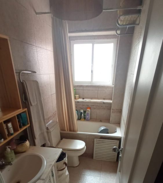 Remodelação de casa de banho em Benfica, Lisboa. Renovação integral WC por JCC Design.
