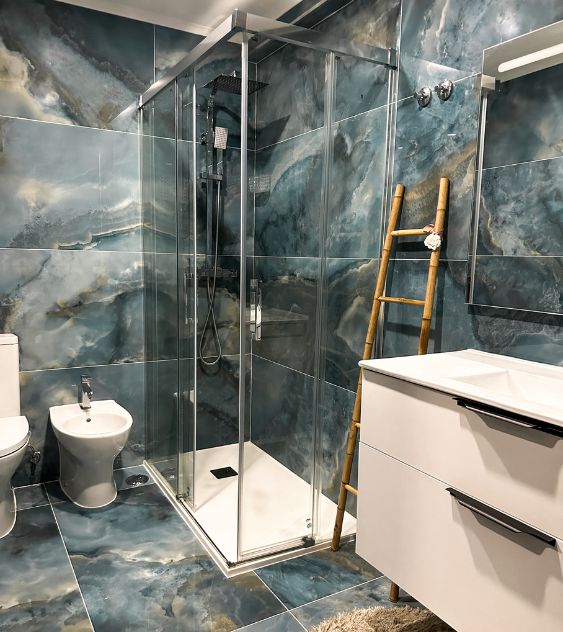 Remodelação de casa de banho em Cadafais, Lisboa. Renovação integral WC por JCC Design.