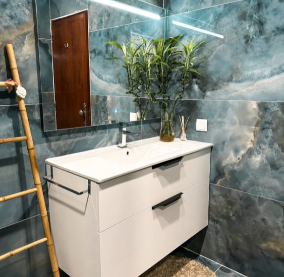 Remodelação de casa de banho em Cadafais, Lisboa. Renovação integral WC por JCC Design.