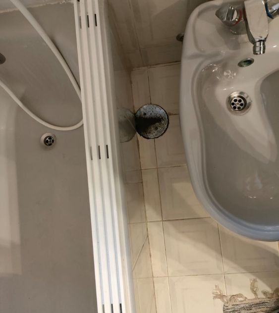 Remodelação de casa de banho em Gondomar, Porto. Renovação integral WC por JCC Design.