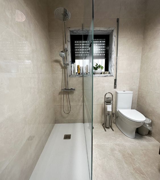 Remodelação de casa de banho em Gondomar, Porto. Renovação integral WC por JCC Design.