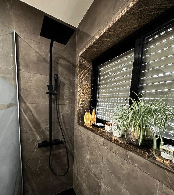 Remodelação de casa de banho em Gondomar, Porto. Renovação integral WC por JCC Design.