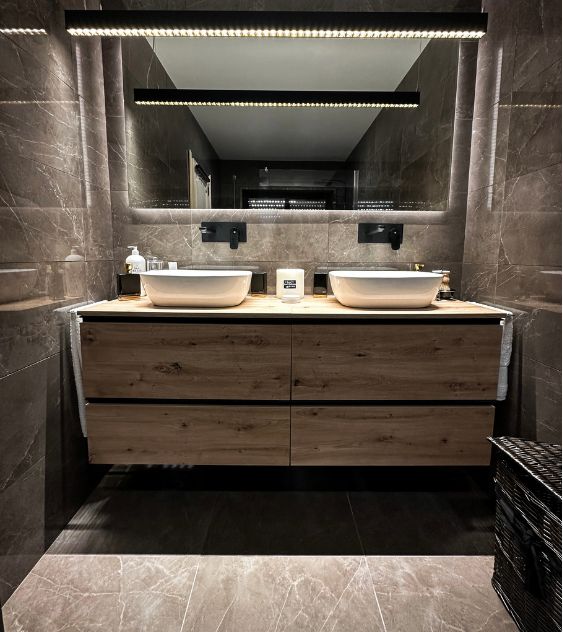 Remodelação de casa de banho em Gondomar, Porto. Renovação integral WC por JCC Design.