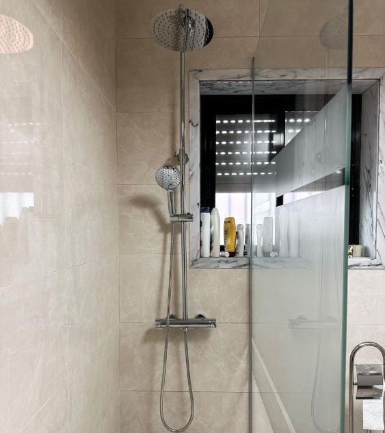 Remodelação de casa de banho em Gondomar, Porto. Renovação integral WC por JCC Design.