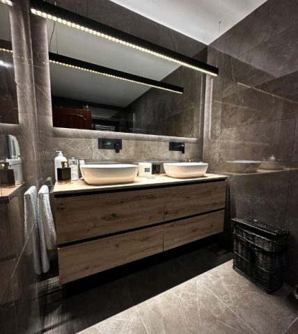 Remodelação de casa de banho em Gondomar, Porto. Renovação integral WC por JCC Design.