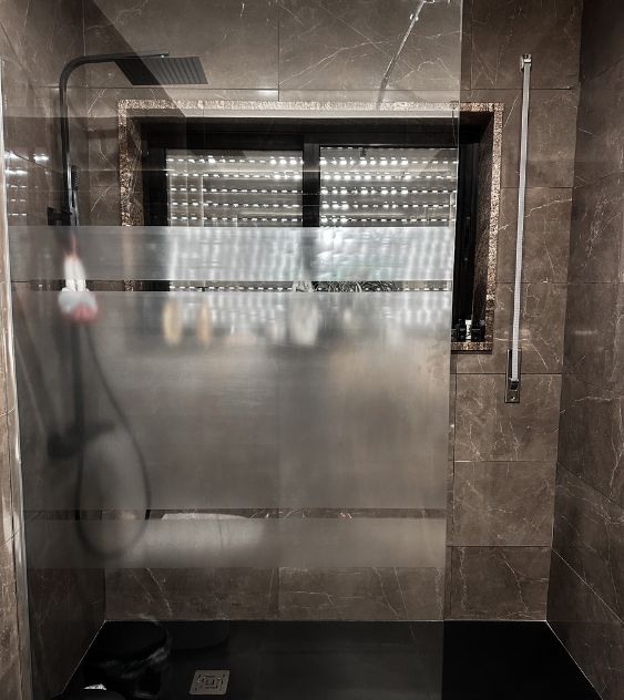 Remodelação de casa de banho em Gondomar, Porto. Renovação integral WC por JCC Design.