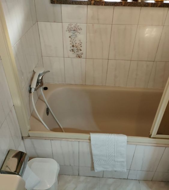Remodelação de casa de banho em Gondomar, Porto. Renovação integral WC por JCC Design.