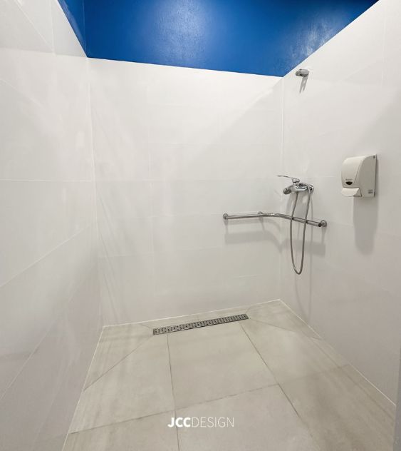 Remodelação de zona de banho Casa do Gil. Renovação integral zona de duches por JCC Design.