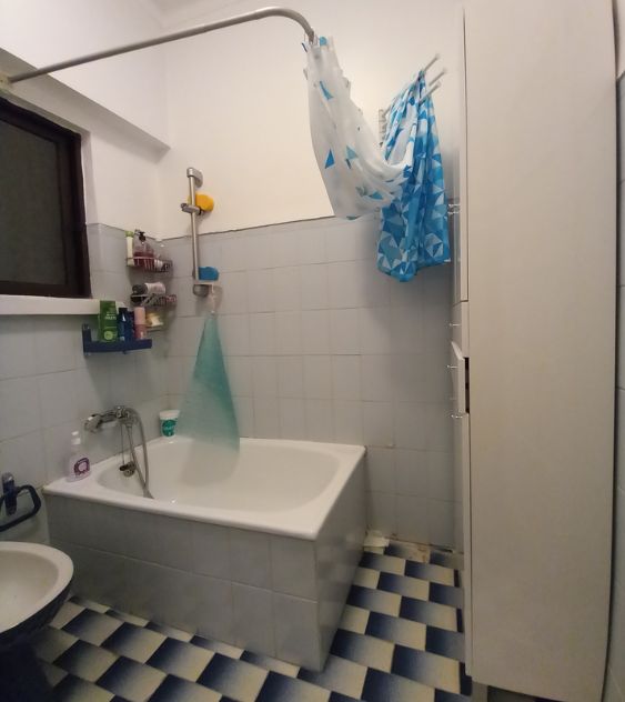 Remodelação de casa de banho na Costa da Caparica, Setúbal. Renovação integral WC por JCC Design.