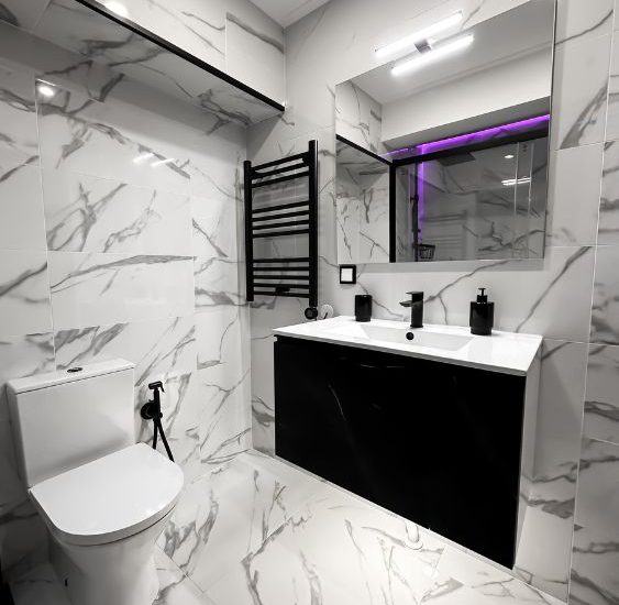 Remodelação de casa de banho em Lisboa. Renovação integral WC por JCC Design.