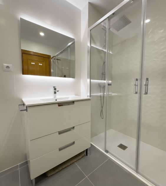Remodelação de casa de banho em Odivelas. Renovação integral WC por JCC Design.