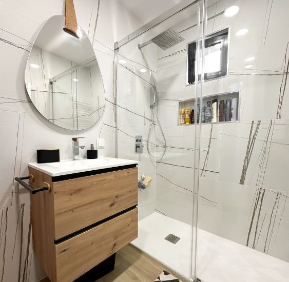 Remodelação de casa de banho no Porto. Renovação integral WC por JCC Design.