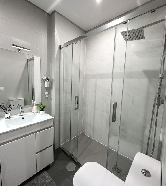 Remodelação de casa de banho em Rio Tinto, Porto. Renovação parcial WC por JCC Design.